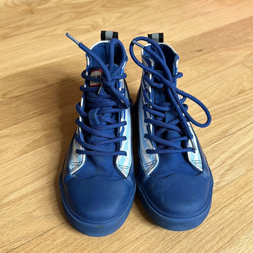 Hunter blue sneaker size 13